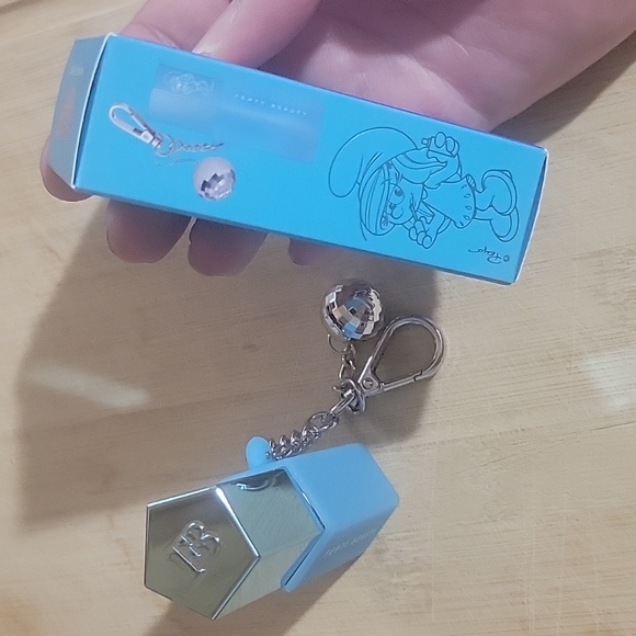 Fenty Beauty x Smurfs Gloss Bomb Keychain - Picture 9 of 11